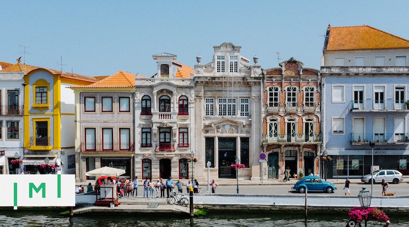 photo-1531772337062-9d94547f333f